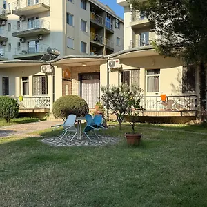 Guroal House Гостевой дом
